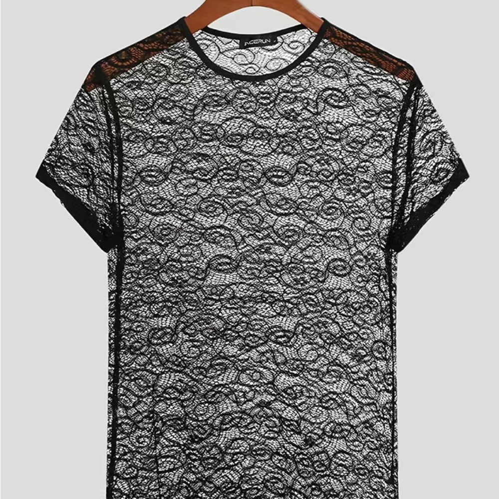 Short sleeve Tee.